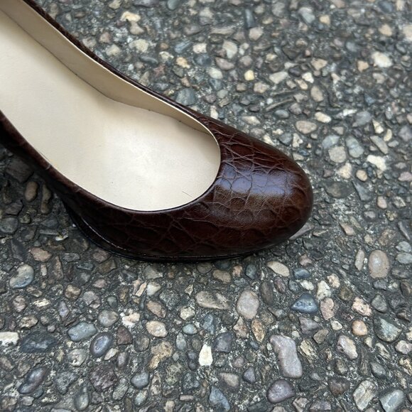 Ann Taylor Brown Embossed Croc Leather Platform Round Toe Heels Size 8.5 Medium - Picture 2 of 12
